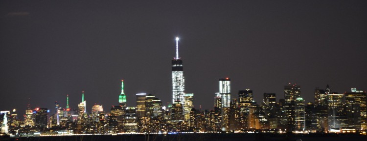 Skyline bei Nacht von Staten Island aus